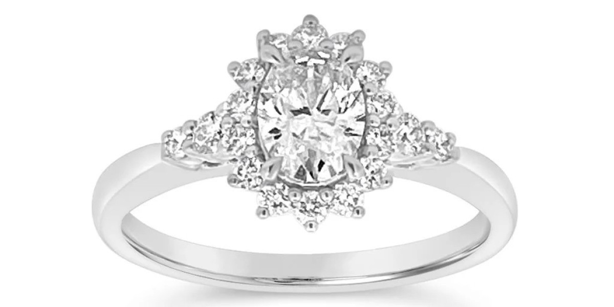 Find the Best Engagement Ring Trend in 2024