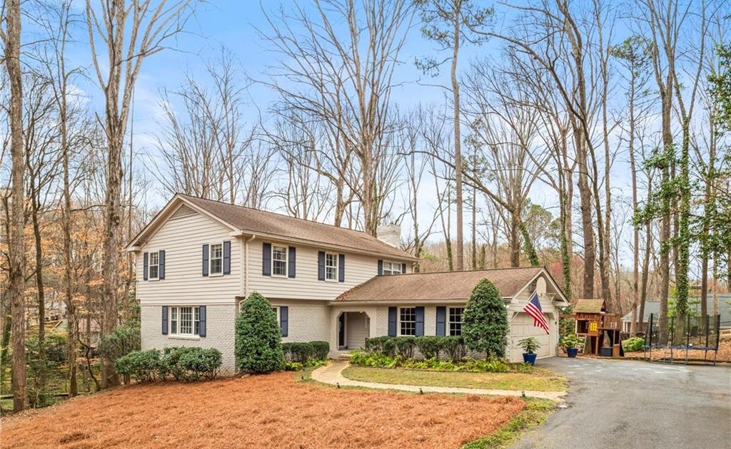 Discover Beautiful Homes in Sandy Springs, GA with Bobbie Schmitt