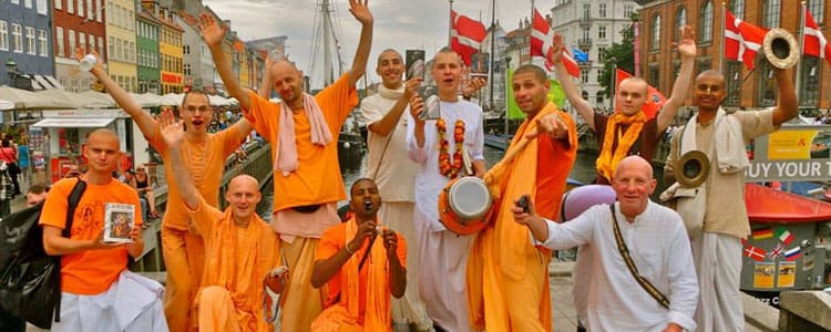 Harinam Sankirtan at ISKCON Dwarka | Join Now