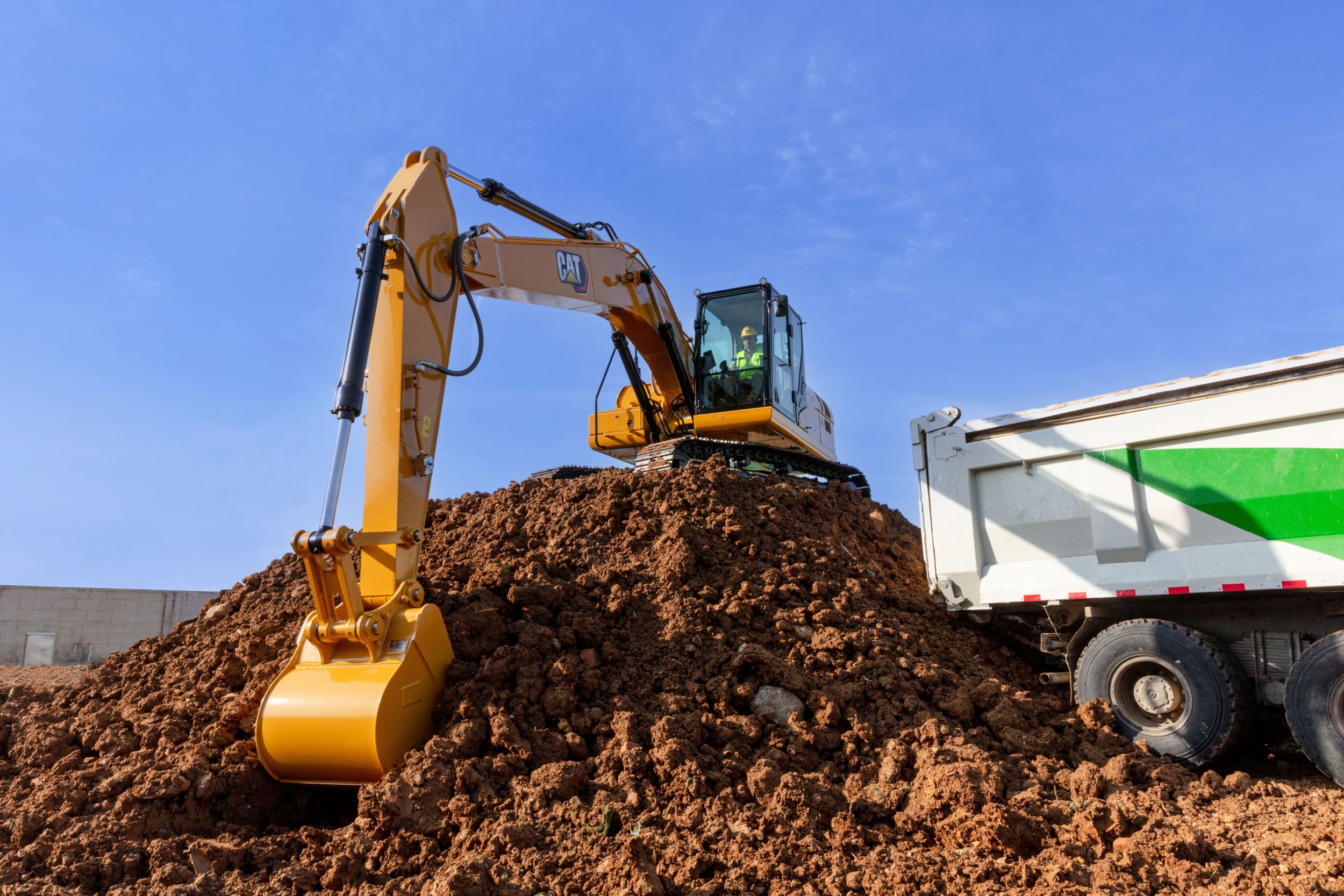 Waktu Kerja Alat Berat Excavator di Proyek Konstruksi - Ekspresia
